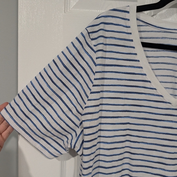 Lane Bryant White and Blue Striped V-Neck Classic Perfect Sleeve Tee Size 18/20 - Picture 3 of 7